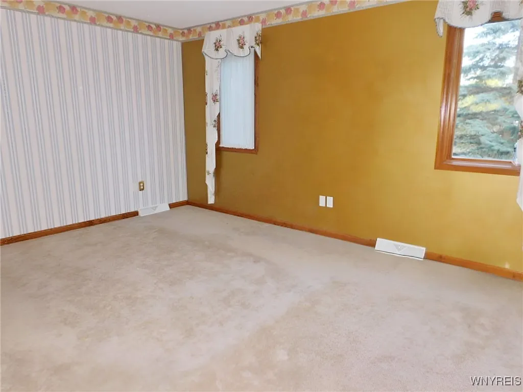 15 Thomas Jefferson Lane, Amherst, New York 14226, Amherst, New York 14226, 5 Bedrooms Bedrooms, 12 Rooms Rooms,3 BathroomsBathrooms,Residential,For Sale,15 Thomas Jefferson Lane, Amherst, New York 14226,0,B1650769