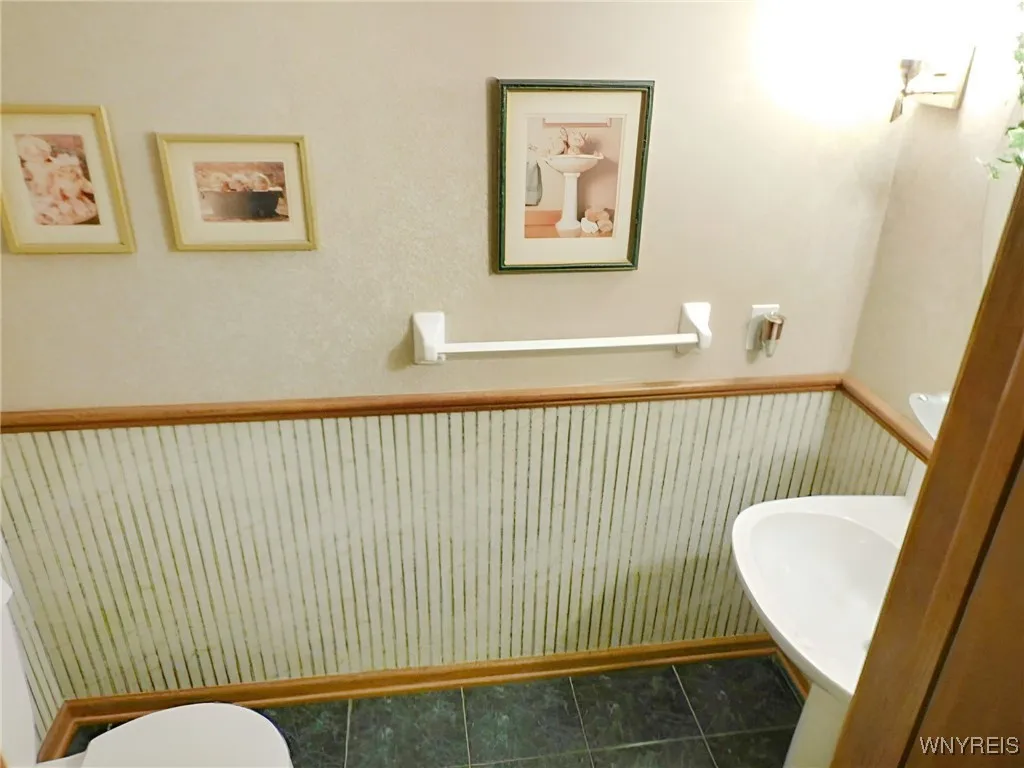 15 Thomas Jefferson Lane, Amherst, New York 14226, Amherst, New York 14226, 5 Bedrooms Bedrooms, 12 Rooms Rooms,3 BathroomsBathrooms,Residential,For Sale,15 Thomas Jefferson Lane, Amherst, New York 14226,0,B1650769