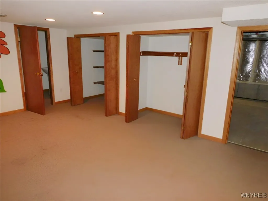 15 Thomas Jefferson Lane, Amherst, New York 14226, Amherst, New York 14226, 5 Bedrooms Bedrooms, 12 Rooms Rooms,3 BathroomsBathrooms,Residential,For Sale,15 Thomas Jefferson Lane, Amherst, New York 14226,0,B1650769