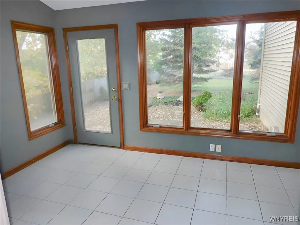 15 Thomas Jefferson Lane, Amherst, New York 14226, Amherst, New York 14226, 5 Bedrooms Bedrooms, 12 Rooms Rooms,3 BathroomsBathrooms,Residential,For Sale,15 Thomas Jefferson Lane, Amherst, New York 14226,0,B1650769