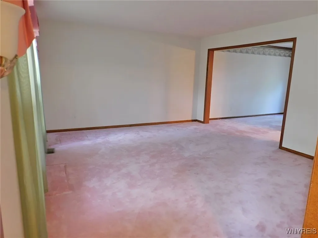 15 Thomas Jefferson Lane, Amherst, New York 14226, Amherst, New York 14226, 5 Bedrooms Bedrooms, 12 Rooms Rooms,3 BathroomsBathrooms,Residential,For Sale,15 Thomas Jefferson Lane, Amherst, New York 14226,0,B1650769