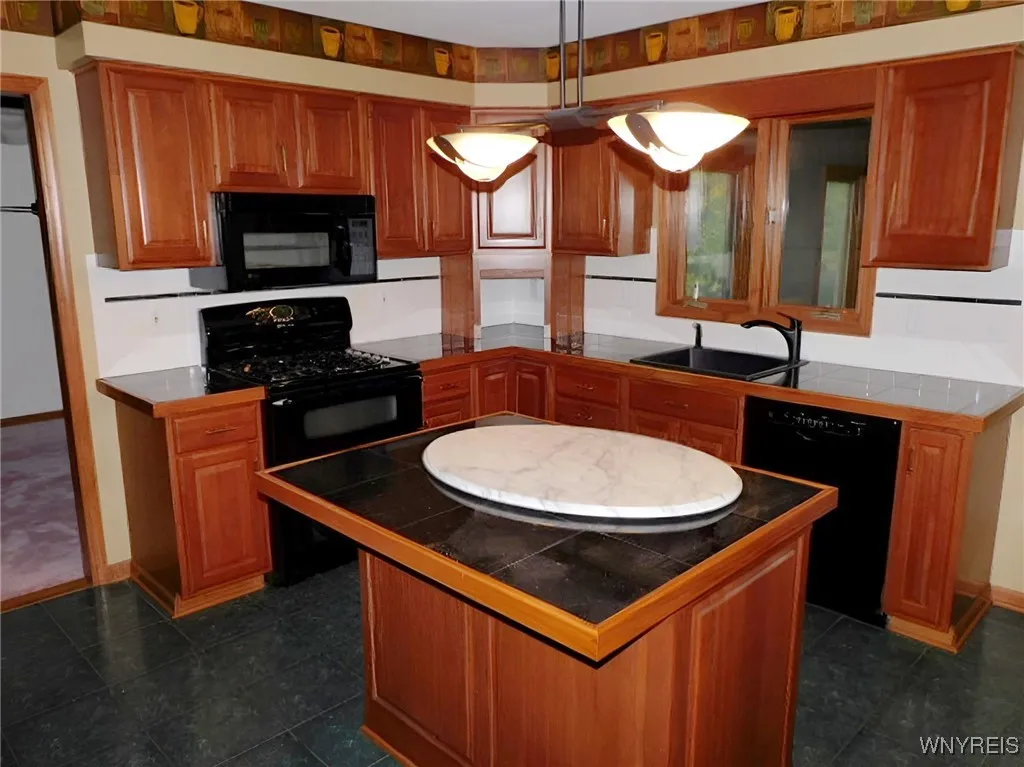 15 Thomas Jefferson Lane, Amherst, New York 14226, Amherst, New York 14226, 5 Bedrooms Bedrooms, 12 Rooms Rooms,3 BathroomsBathrooms,Residential,For Sale,15 Thomas Jefferson Lane, Amherst, New York 14226,0,B1650769