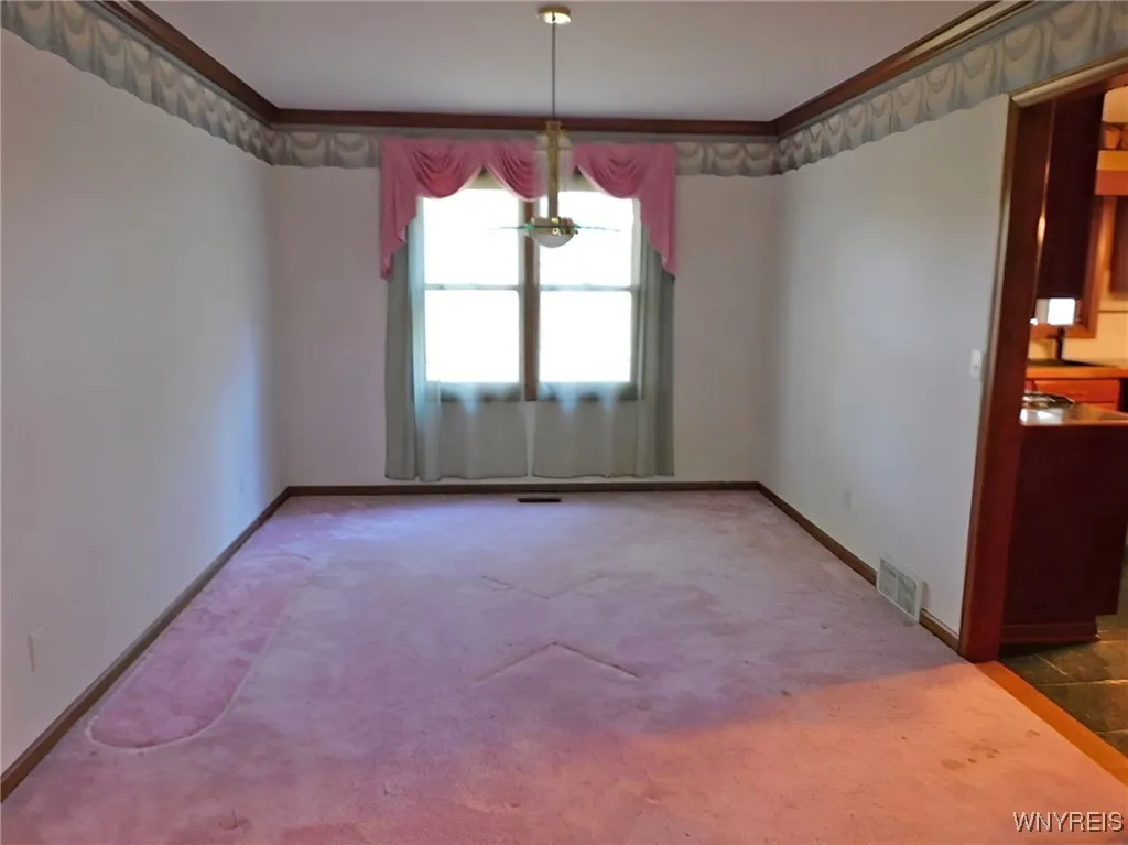 15 Thomas Jefferson Lane, Amherst, New York 14226, Amherst, New York 14226, 5 Bedrooms Bedrooms, 12 Rooms Rooms,3 BathroomsBathrooms,Residential,For Sale,15 Thomas Jefferson Lane, Amherst, New York 14226,0,B1650769