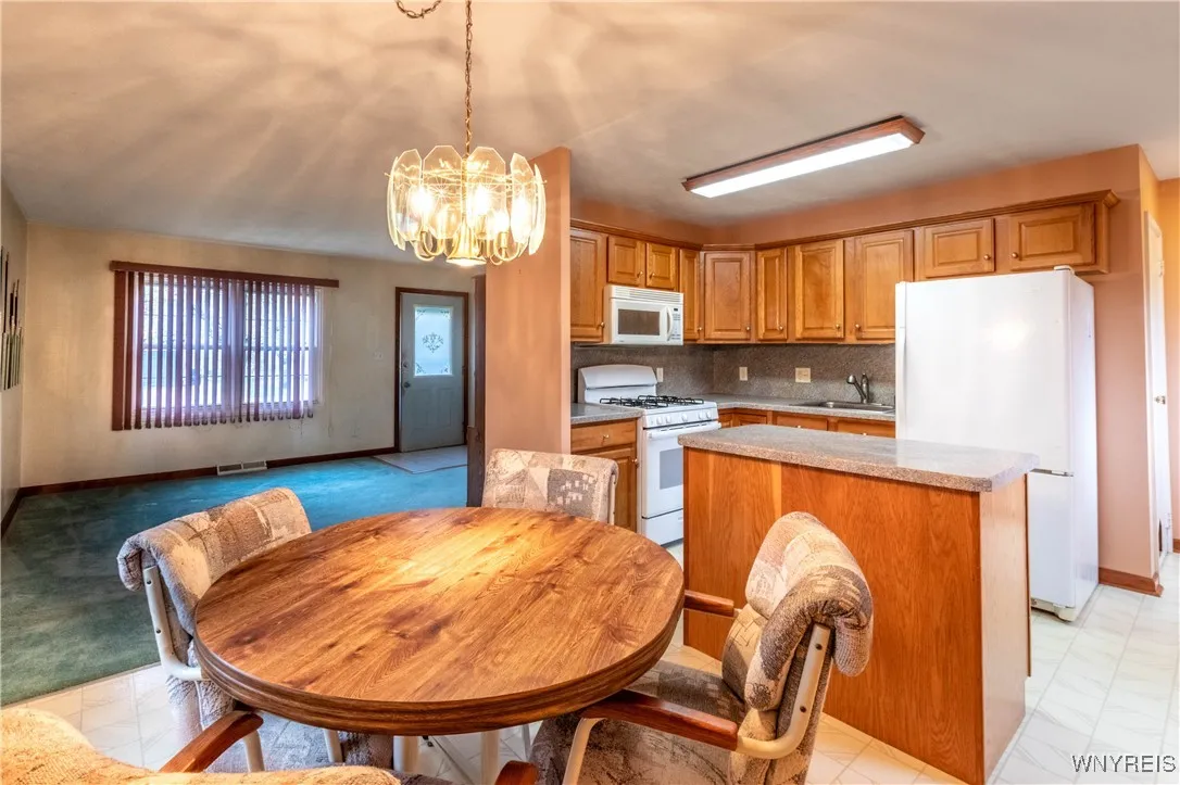 82 Penarrow Drive, Tonawanda, New York 14150, Tonawanda, New York 14150, 3 Bedrooms Bedrooms, 5 Rooms Rooms,1 BathroomBathrooms,Residential,For Sale,82 Penarrow Drive, Tonawanda, New York 14150,0,B1647519