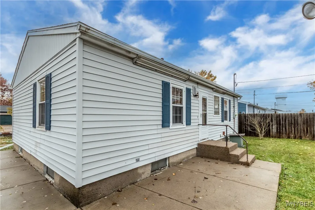 82 Penarrow Drive, Tonawanda, New York 14150, Tonawanda, New York 14150, 3 Bedrooms Bedrooms, 5 Rooms Rooms,1 BathroomBathrooms,Residential,For Sale,82 Penarrow Drive, Tonawanda, New York 14150,0,B1647519