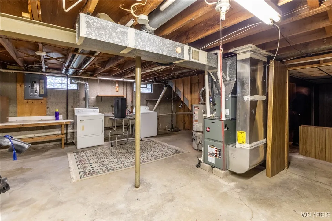 82 Penarrow Drive, Tonawanda, New York 14150, Tonawanda, New York 14150, 3 Bedrooms Bedrooms, 5 Rooms Rooms,1 BathroomBathrooms,Residential,For Sale,82 Penarrow Drive, Tonawanda, New York 14150,0,B1647519