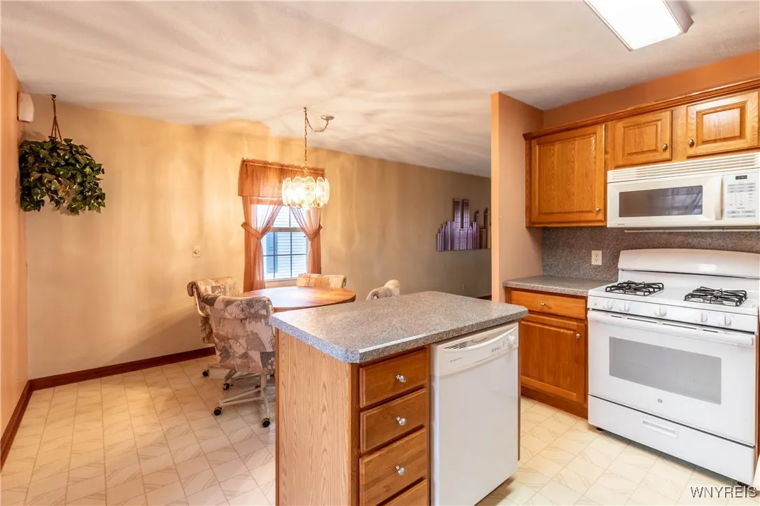 82 Penarrow Drive, Tonawanda, New York 14150, Tonawanda, New York 14150, 3 Bedrooms Bedrooms, 5 Rooms Rooms,1 BathroomBathrooms,Residential,For Sale,82 Penarrow Drive, Tonawanda, New York 14150,0,B1647519