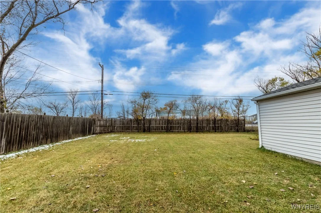 82 Penarrow Drive, Tonawanda, New York 14150, Tonawanda, New York 14150, 3 Bedrooms Bedrooms, 5 Rooms Rooms,1 BathroomBathrooms,Residential,For Sale,82 Penarrow Drive, Tonawanda, New York 14150,0,B1647519