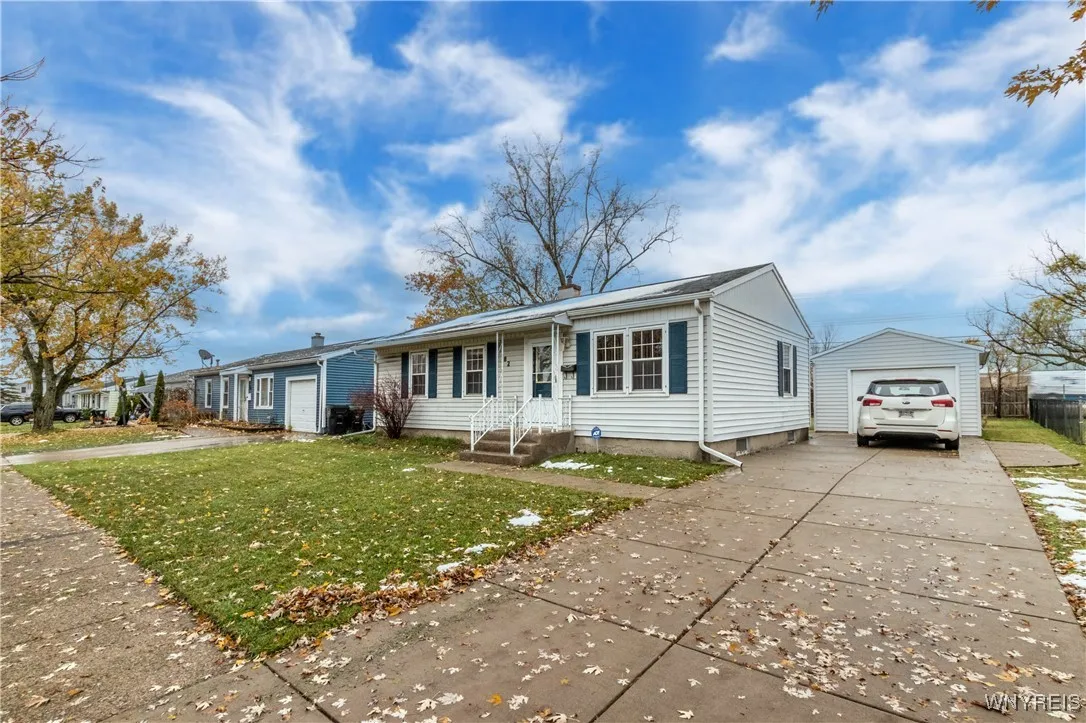 82 Penarrow Drive, Tonawanda, New York 14150, Tonawanda, New York 14150, 3 Bedrooms Bedrooms, 5 Rooms Rooms,1 BathroomBathrooms,Residential,For Sale,82 Penarrow Drive, Tonawanda, New York 14150,0,B1647519