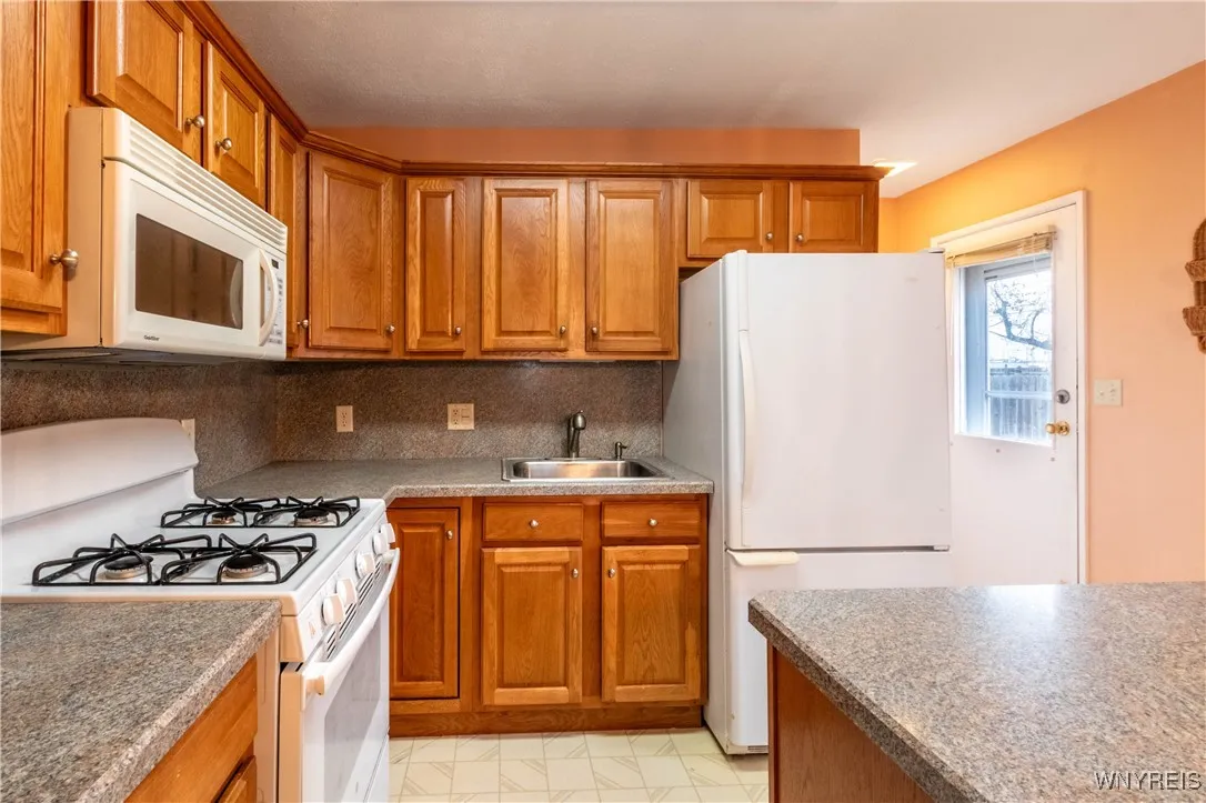 82 Penarrow Drive, Tonawanda, New York 14150, Tonawanda, New York 14150, 3 Bedrooms Bedrooms, 5 Rooms Rooms,1 BathroomBathrooms,Residential,For Sale,82 Penarrow Drive, Tonawanda, New York 14150,0,B1647519