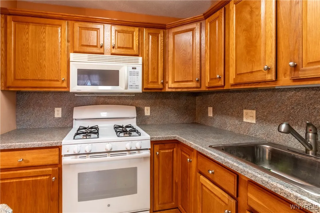 82 Penarrow Drive, Tonawanda, New York 14150, Tonawanda, New York 14150, 3 Bedrooms Bedrooms, 5 Rooms Rooms,1 BathroomBathrooms,Residential,For Sale,82 Penarrow Drive, Tonawanda, New York 14150,0,B1647519