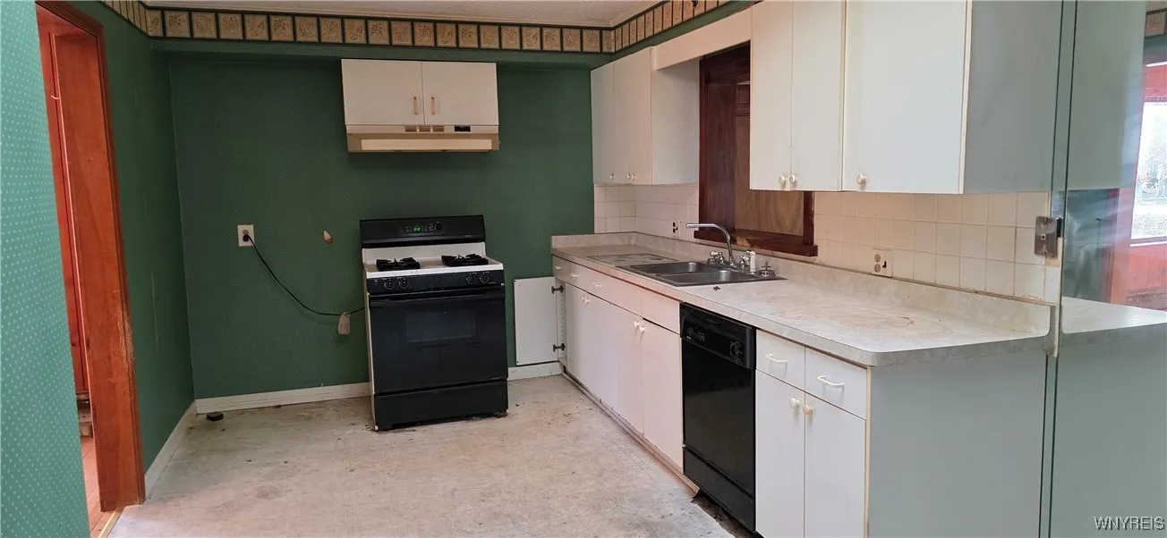 4610 Christian Drive, Clarence, New York 14031, Clarence, New York 14031, 3 Bedrooms Bedrooms, 6 Rooms Rooms,2 BathroomsBathrooms,Residential,For Sale,4610 Christian Drive, Clarence, New York 14031,0,B1649525