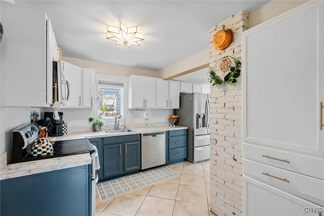 209 Mackay Avenue, Camillus, New York 13219, Camillus, New York 13219, 4 Bedrooms Bedrooms, 8 Rooms Rooms,2 BathroomsBathrooms,Residential,For Sale,209 Mackay Avenue, Camillus, New York 13219,0,S1650348