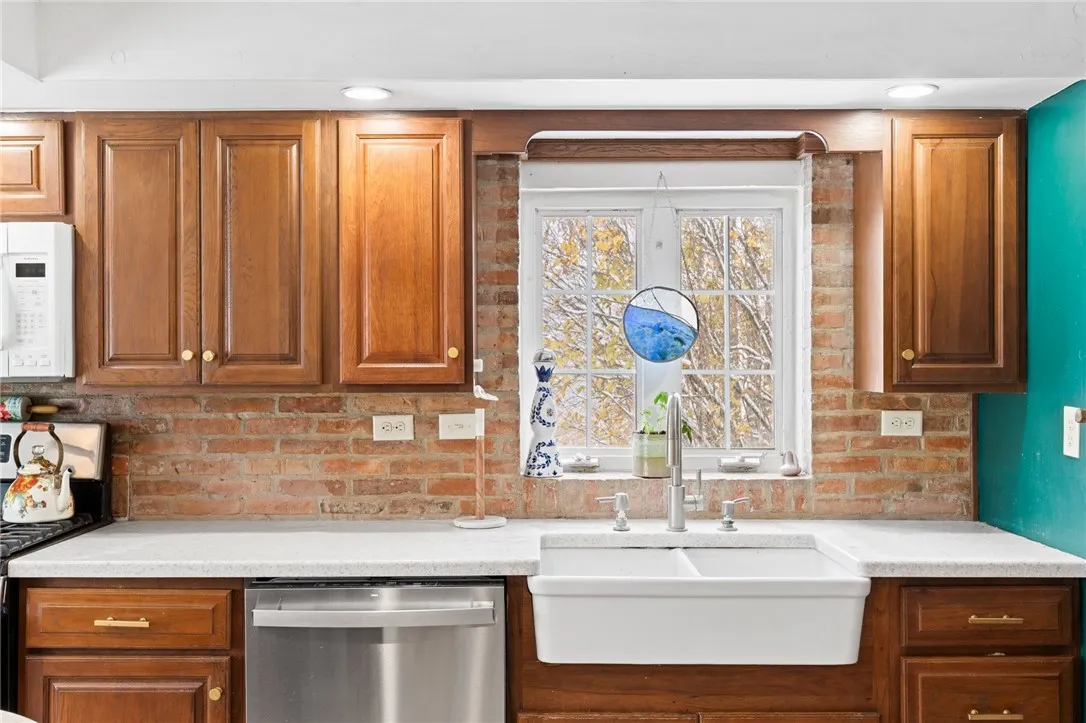 8048 Lasher Road, Throop, New York 13140, Throop, New York 13140, 3 Bedrooms Bedrooms, 8 Rooms Rooms,3 BathroomsBathrooms,Residential,For Sale,8048 Lasher Road, Throop, New York 13140,0,R1645130