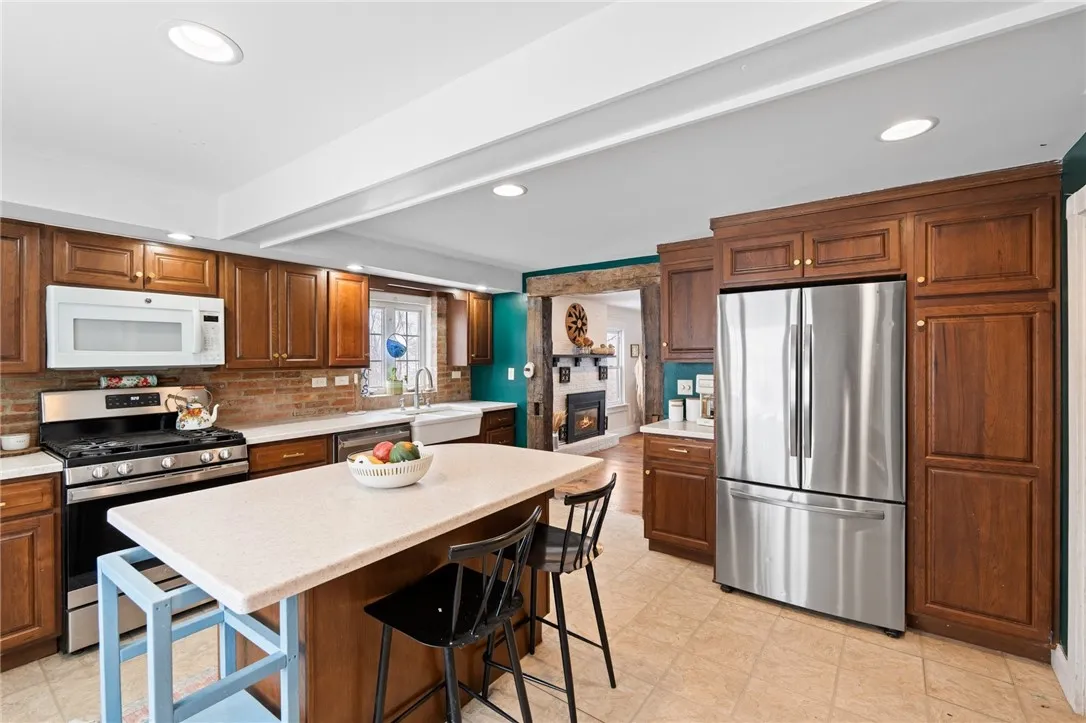 8048 Lasher Road, Throop, New York 13140, Throop, New York 13140, 3 Bedrooms Bedrooms, 8 Rooms Rooms,3 BathroomsBathrooms,Residential,For Sale,8048 Lasher Road, Throop, New York 13140,0,R1645130