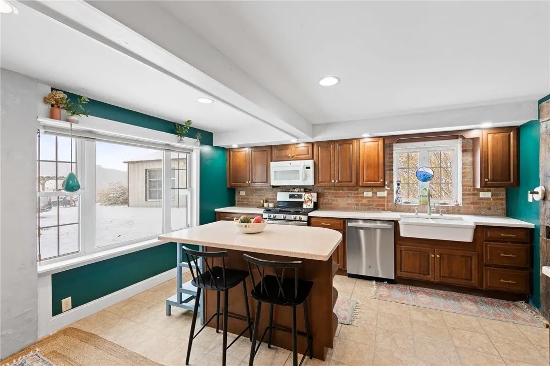 8048 Lasher Road, Throop, New York 13140, Throop, New York 13140, 3 Bedrooms Bedrooms, 8 Rooms Rooms,3 BathroomsBathrooms,Residential,For Sale,8048 Lasher Road, Throop, New York 13140,0,R1645130