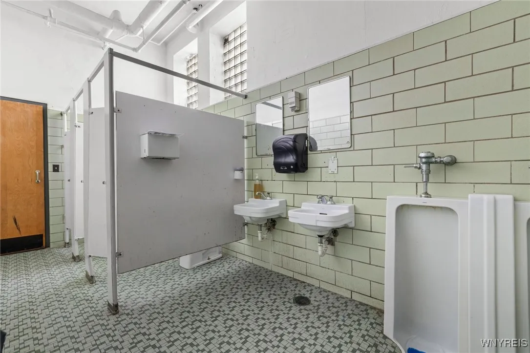 21 Davidson Avenue, Buffalo, New York 14215, Buffalo, New York 14215, ,Commercial Sale,For Sale,21 Davidson Avenue, Buffalo, New York 14215,0,B1637034