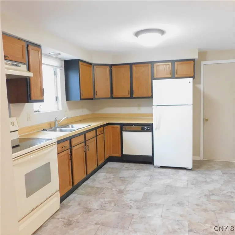 8525 Sextant Drive, Clay, New York 13027, Clay, New York 13027, 2 Bedrooms Bedrooms, 6 Rooms Rooms,1 BathroomBathrooms,Residential Lease,For Rent,8525 Sextant Drive, Clay, New York 13027,0,S1650785