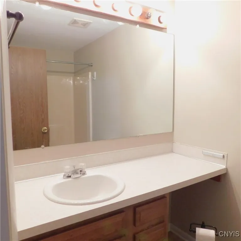 8525 Sextant Drive, Clay, New York 13027, Clay, New York 13027, 2 Bedrooms Bedrooms, 6 Rooms Rooms,1 BathroomBathrooms,Residential Lease,For Rent,8525 Sextant Drive, Clay, New York 13027,0,S1650785