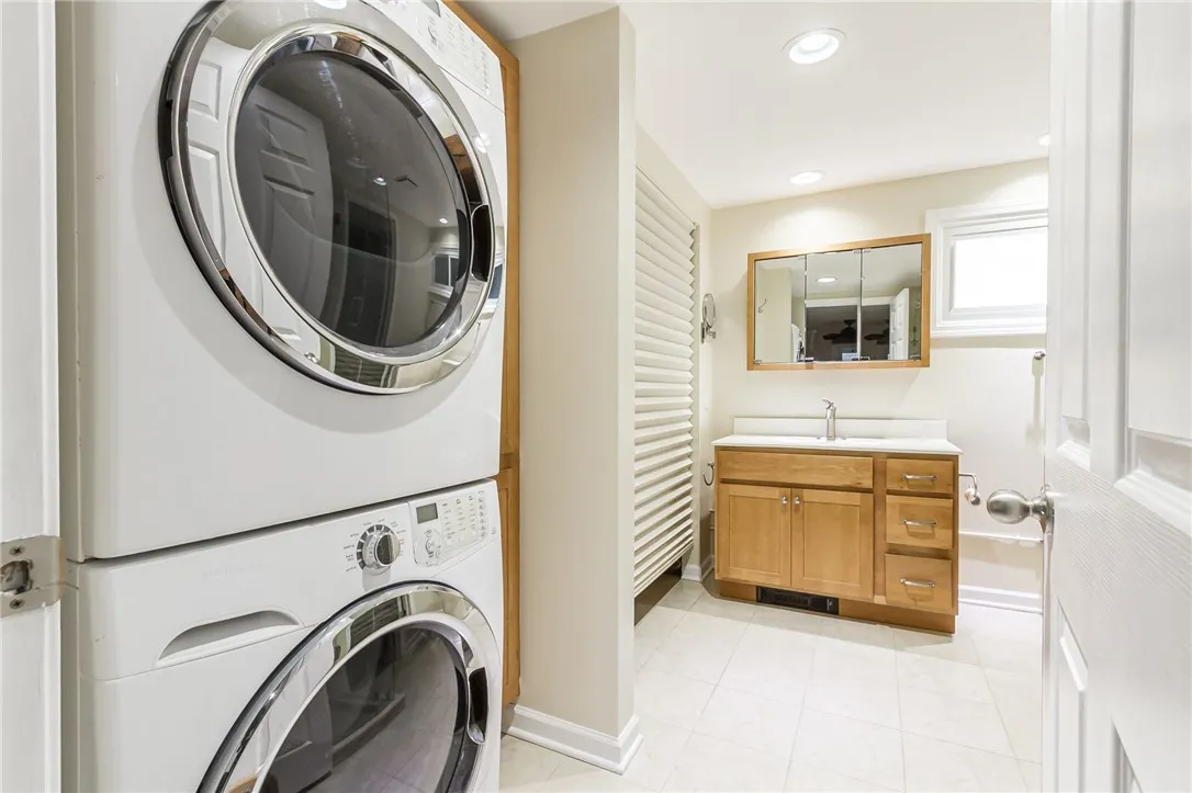 72 Lake Shore Drive, Greece, New York 14468, Greece, New York 14468, 4 Bedrooms Bedrooms, 9 Rooms Rooms,2 BathroomsBathrooms,Residential,For Sale,72 Lake Shore Drive, Greece, New York 14468,0,R1650301