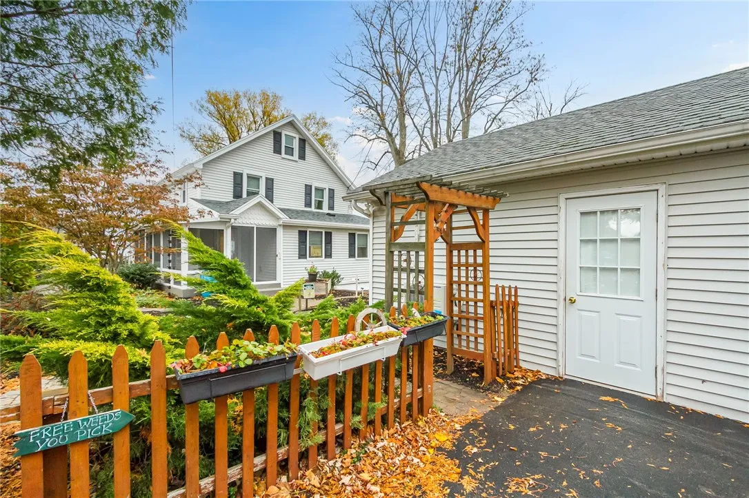 72 Lake Shore Drive, Greece, New York 14468, Greece, New York 14468, 4 Bedrooms Bedrooms, 9 Rooms Rooms,2 BathroomsBathrooms,Residential,For Sale,72 Lake Shore Drive, Greece, New York 14468,0,R1650301