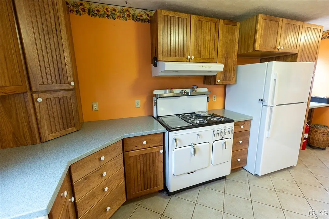 210 Melrose Drive, Clay, New York 13212, Clay, New York 13212, 3 Bedrooms Bedrooms, 8 Rooms Rooms,2 BathroomsBathrooms,Residential,For Sale,210 Melrose Drive, Clay, New York 13212,0,S1650796