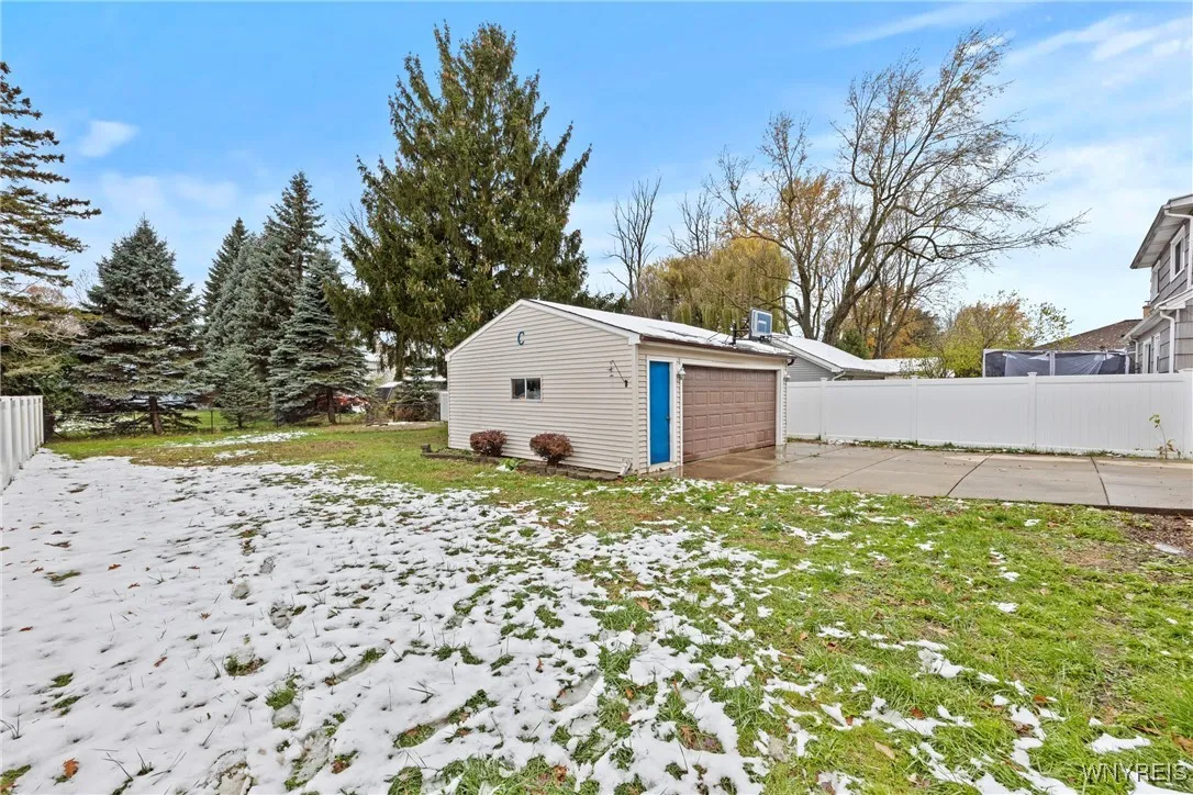 380 Roncroff Drive, North Tonawanda, New York 1412, North Tonawanda, New York 14120, 5 Bedrooms Bedrooms, 9 Rooms Rooms,2 BathroomsBathrooms,Residential,For Sale,380 Roncroff Drive, North Tonawanda, New York 1412,0,B1649262