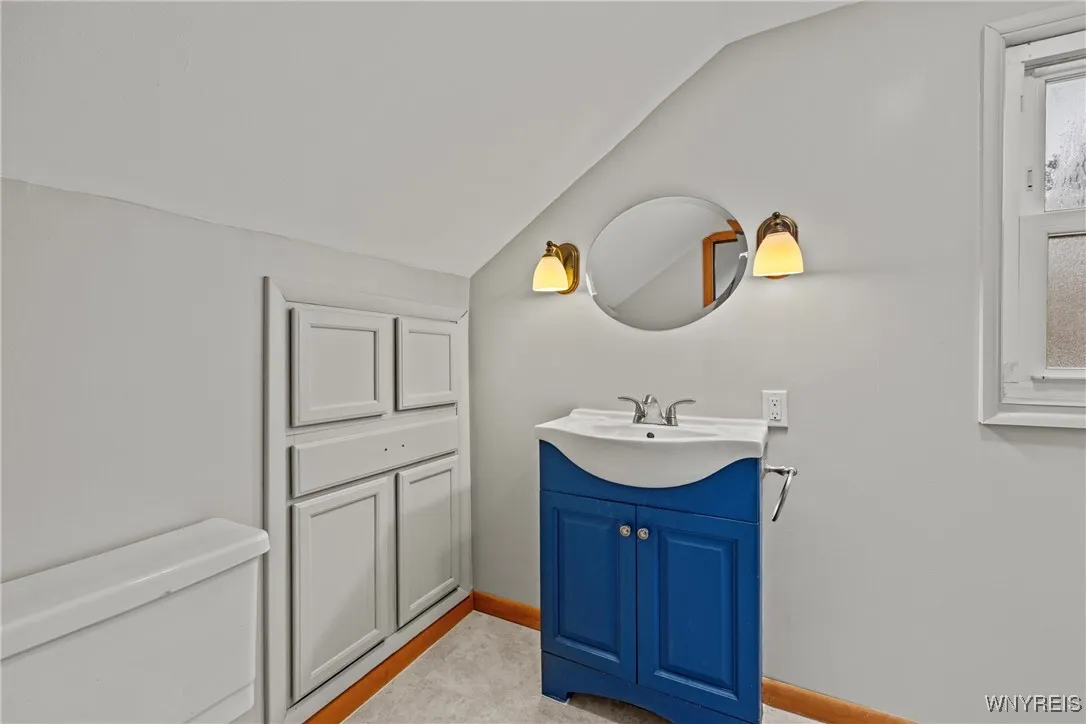 380 Roncroff Drive, North Tonawanda, New York 1412, North Tonawanda, New York 14120, 5 Bedrooms Bedrooms, 9 Rooms Rooms,2 BathroomsBathrooms,Residential,For Sale,380 Roncroff Drive, North Tonawanda, New York 1412,0,B1649262