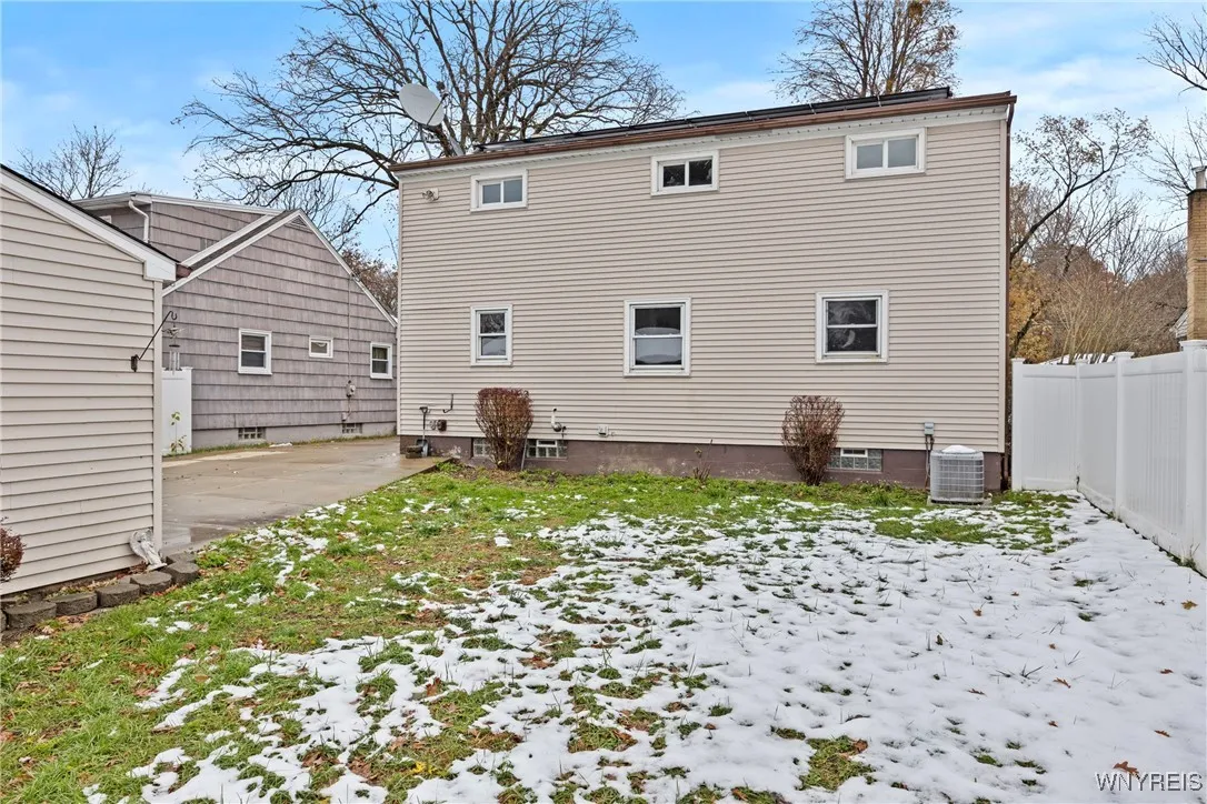 380 Roncroff Drive, North Tonawanda, New York 1412, North Tonawanda, New York 14120, 5 Bedrooms Bedrooms, 9 Rooms Rooms,2 BathroomsBathrooms,Residential,For Sale,380 Roncroff Drive, North Tonawanda, New York 1412,0,B1649262