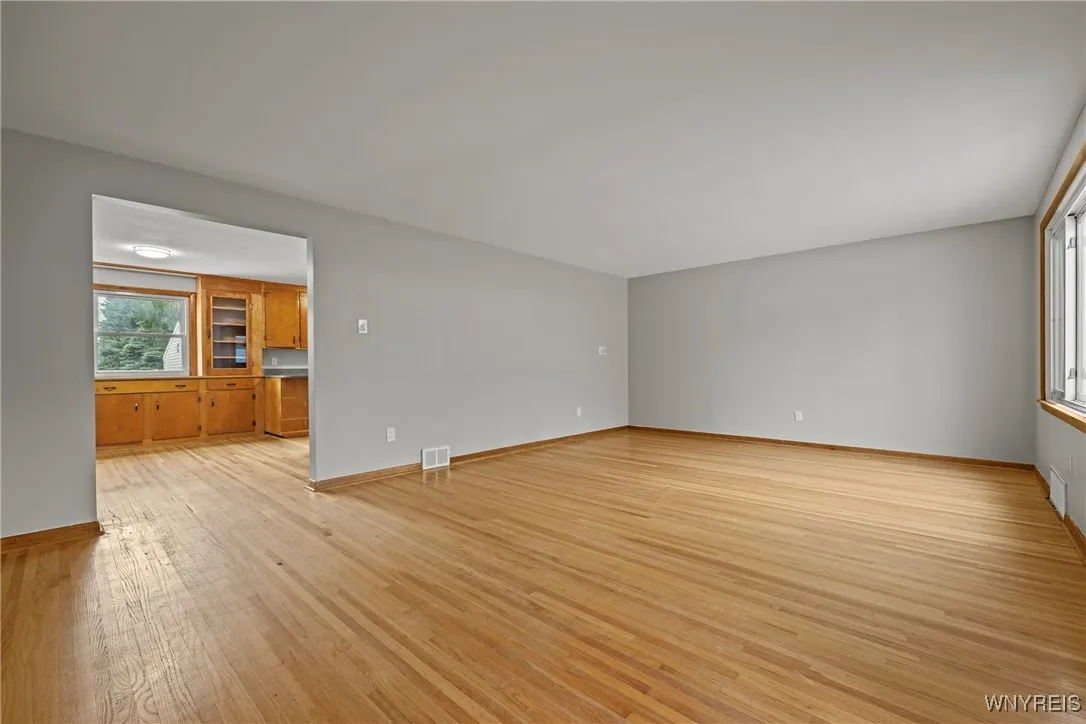 380 Roncroff Drive, North Tonawanda, New York 1412, North Tonawanda, New York 14120, 5 Bedrooms Bedrooms, 9 Rooms Rooms,2 BathroomsBathrooms,Residential,For Sale,380 Roncroff Drive, North Tonawanda, New York 1412,0,B1649262