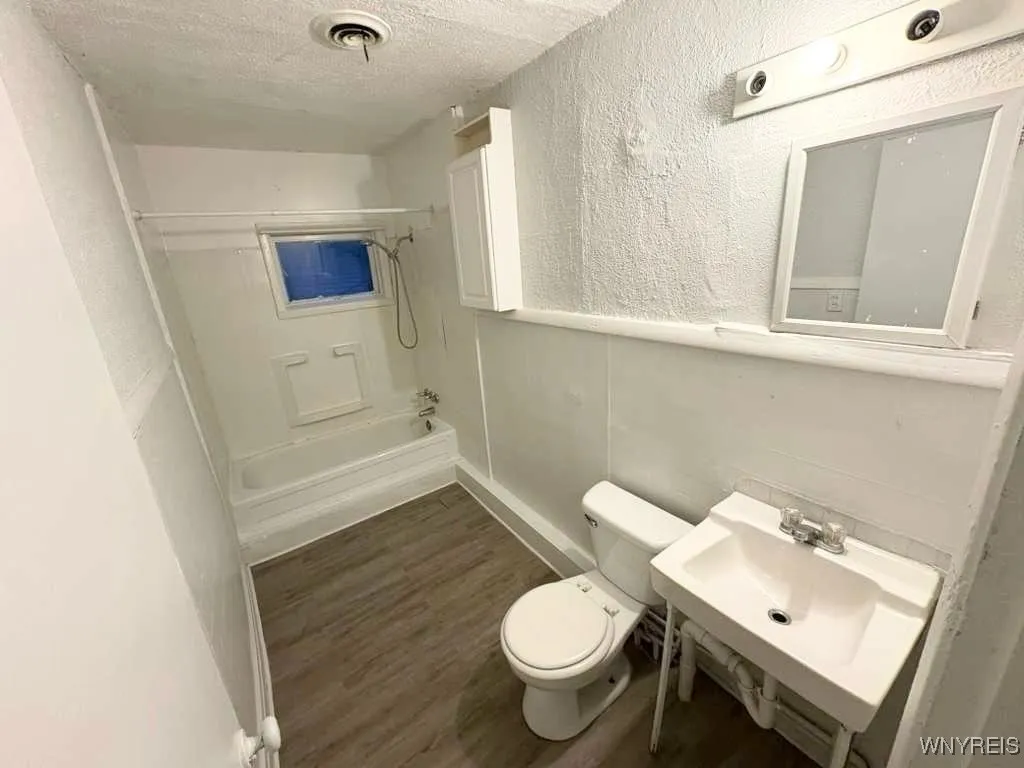 325 Breckenridge Street, Buffalo, New York 14213, Buffalo, New York 14213, 6 Bedrooms Bedrooms, ,2 BathroomsBathrooms,Residential,For Sale,325 Breckenridge Street, Buffalo, New York 14213,0,B1650805