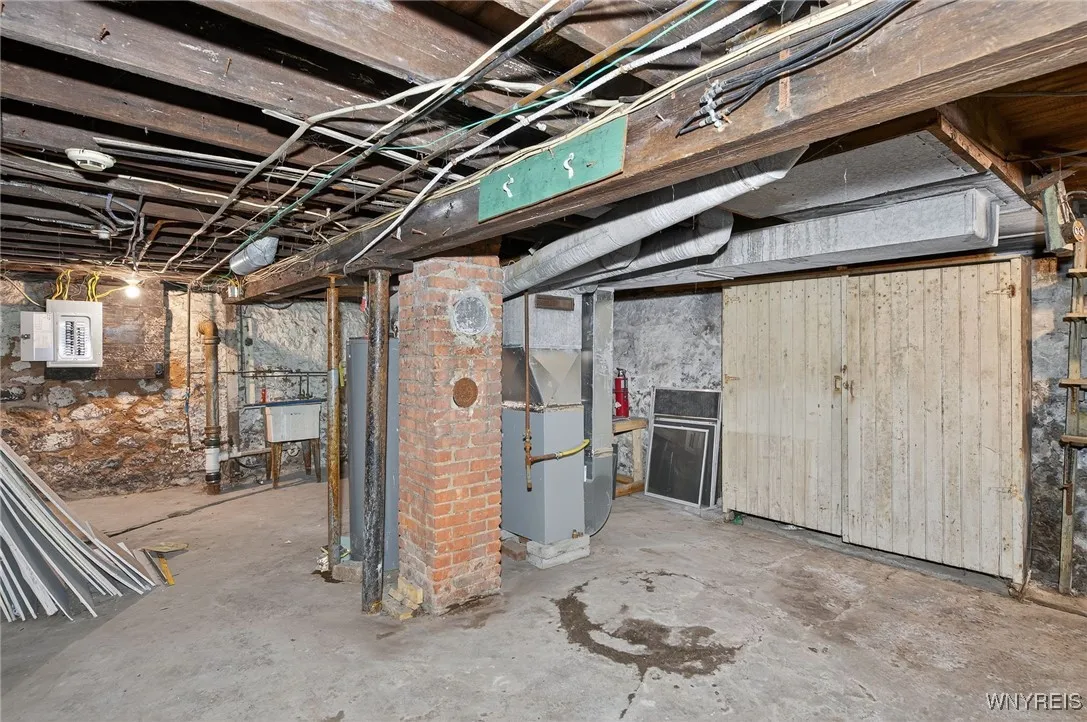 1957 Whitney Avenue, Niagara Falls, New York 14301, Niagara Falls, New York 14301, 4 Bedrooms Bedrooms, 9 Rooms Rooms,1 BathroomBathrooms,Residential,For Sale,1957 Whitney Avenue, Niagara Falls, New York 14301,0,B1650717