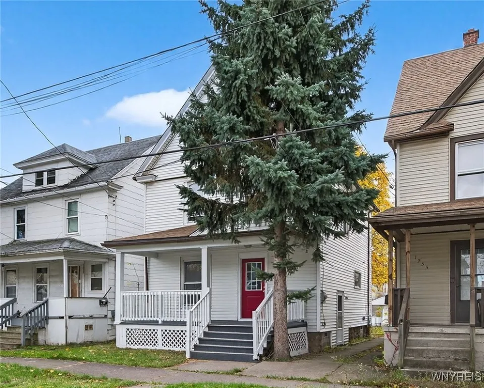 1957 Whitney Avenue, Niagara Falls, New York 14301, Niagara Falls, New York 14301, 4 Bedrooms Bedrooms, 9 Rooms Rooms,1 BathroomBathrooms,Residential,For Sale,1957 Whitney Avenue, Niagara Falls, New York 14301,0,B1650717