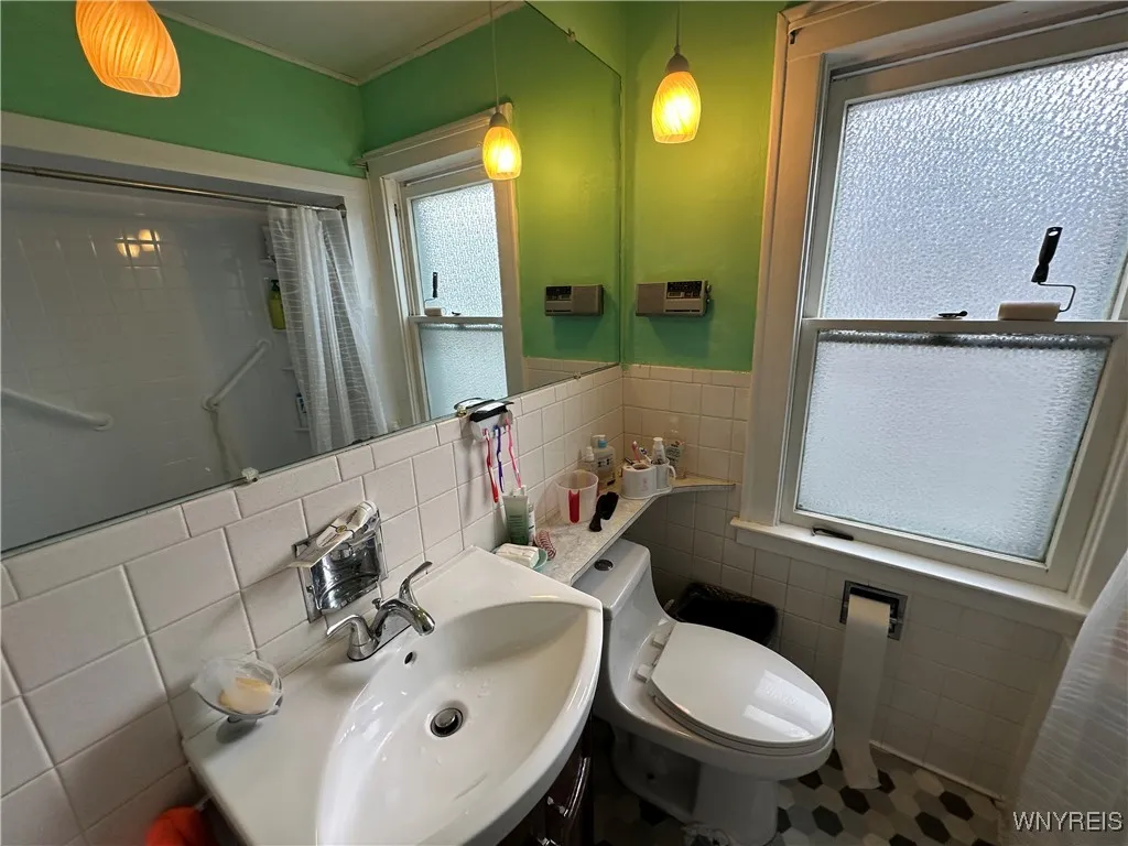 82 Beatrice Avenue, Buffalo, New York 14207, Buffalo, New York 14207, 3 Bedrooms Bedrooms, 7 Rooms Rooms,1 BathroomBathrooms,Residential,For Sale,82 Beatrice Avenue, Buffalo, New York 14207,0,B1650728