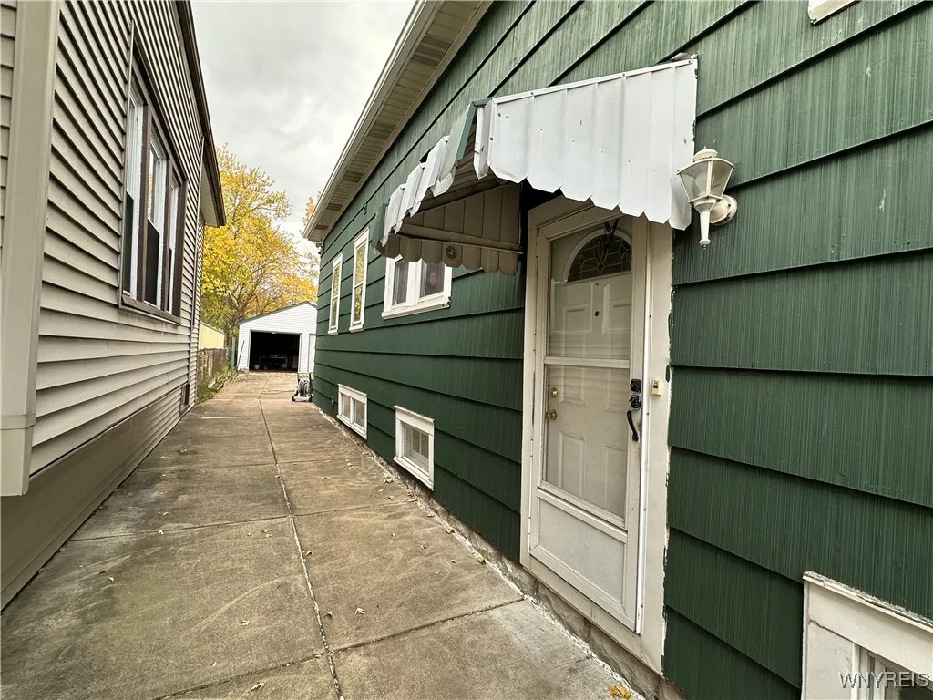 82 Beatrice Avenue, Buffalo, New York 14207, Buffalo, New York 14207, 3 Bedrooms Bedrooms, 7 Rooms Rooms,1 BathroomBathrooms,Residential,For Sale,82 Beatrice Avenue, Buffalo, New York 14207,0,B1650728