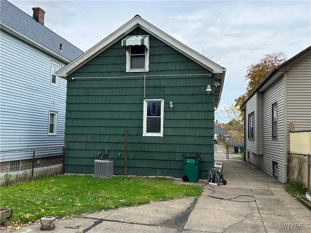 82 Beatrice Avenue, Buffalo, New York 14207, Buffalo, New York 14207, 3 Bedrooms Bedrooms, 7 Rooms Rooms,1 BathroomBathrooms,Residential,For Sale,82 Beatrice Avenue, Buffalo, New York 14207,0,B1650728