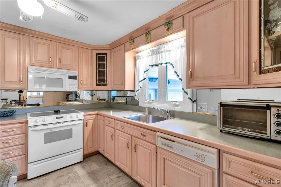 64 Joseph Drive, Tonawanda, New York 14150, Tonawanda, New York 14150, 5 Bedrooms Bedrooms, ,3 BathroomsBathrooms,Residential,For Sale,64 Joseph Drive, Tonawanda, New York 14150,0,B1650763