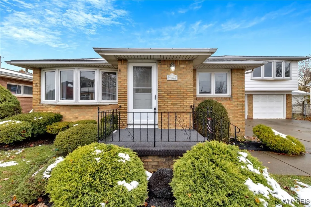 64 Joseph Drive, Tonawanda, New York 14150, Tonawanda, New York 14150, 5 Bedrooms Bedrooms, ,3 BathroomsBathrooms,Residential,For Sale,64 Joseph Drive, Tonawanda, New York 14150,0,B1650763