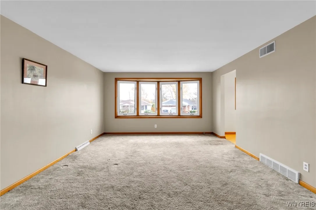 64 Joseph Drive, Tonawanda, New York 14150, Tonawanda, New York 14150, 5 Bedrooms Bedrooms, ,3 BathroomsBathrooms,Residential,For Sale,64 Joseph Drive, Tonawanda, New York 14150,0,B1650763