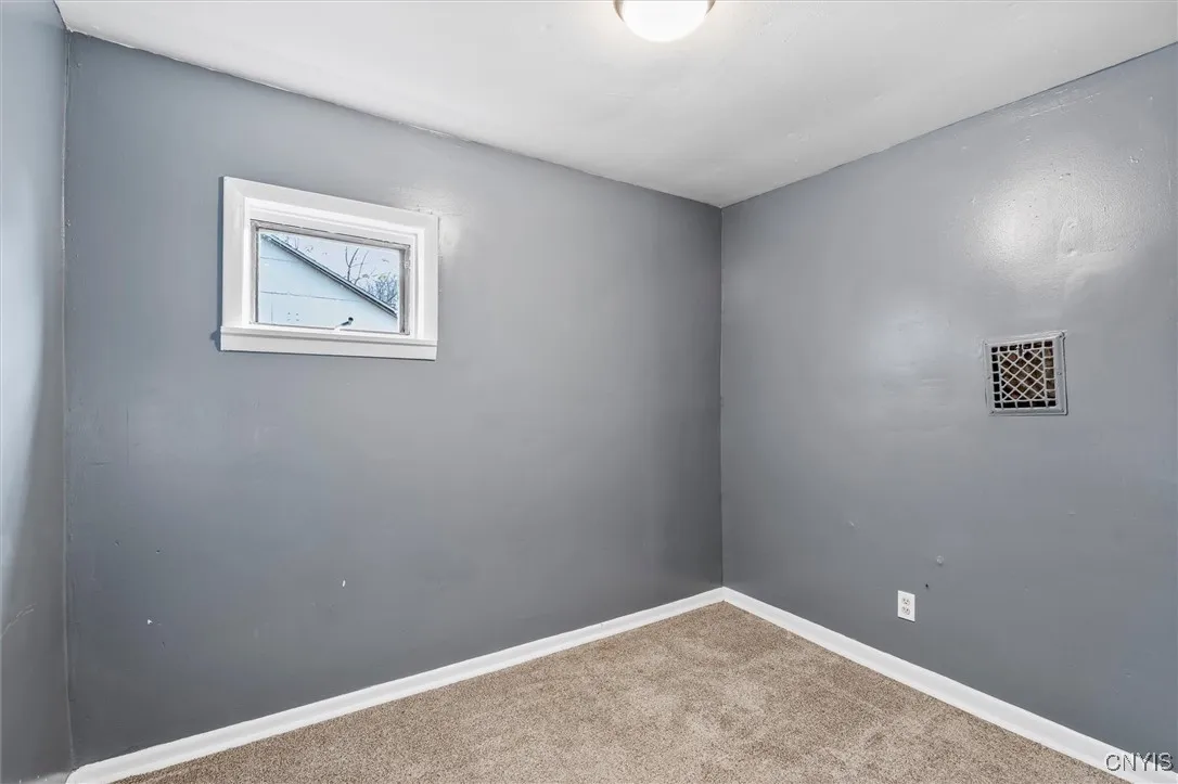 811 1st North Street, Syracuse, New York 13208, Syracuse, New York 13208, 2 Bedrooms Bedrooms, 5 Rooms Rooms,1 BathroomBathrooms,Residential Lease,For Rent,811 1st North Street, Syracuse, New York 13208,0,S1650801