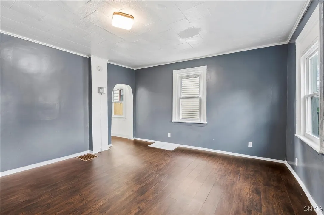 811 1st North Street, Syracuse, New York 13208, Syracuse, New York 13208, 2 Bedrooms Bedrooms, 5 Rooms Rooms,1 BathroomBathrooms,Residential Lease,For Rent,811 1st North Street, Syracuse, New York 13208,0,S1650801