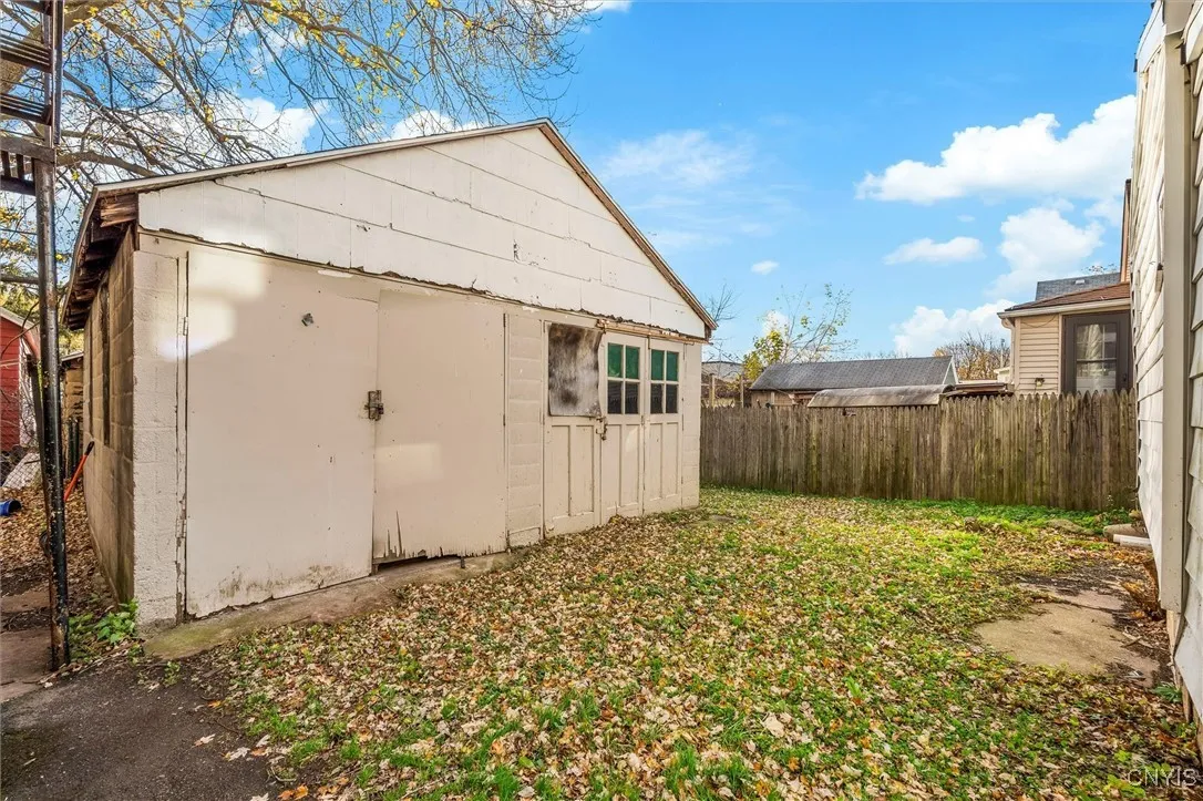 811 1st North Street, Syracuse, New York 13208, Syracuse, New York 13208, 2 Bedrooms Bedrooms, 5 Rooms Rooms,1 BathroomBathrooms,Residential Lease,For Rent,811 1st North Street, Syracuse, New York 13208,0,S1650801