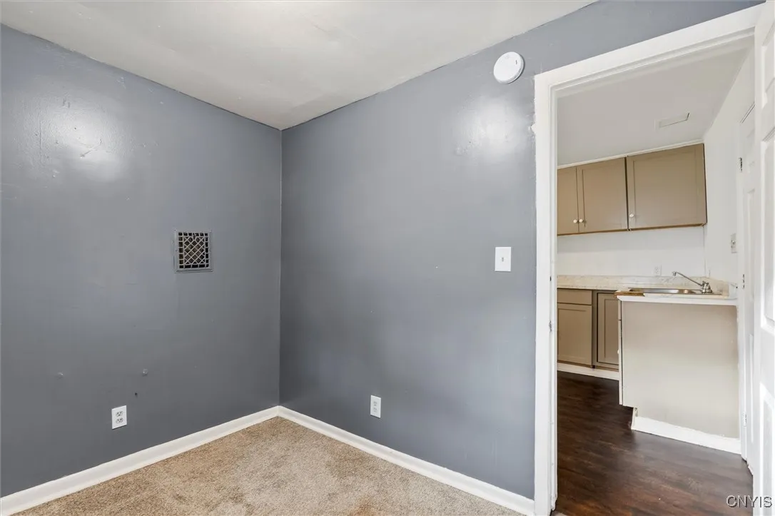 811 1st North Street, Syracuse, New York 13208, Syracuse, New York 13208, 2 Bedrooms Bedrooms, 5 Rooms Rooms,1 BathroomBathrooms,Residential Lease,For Rent,811 1st North Street, Syracuse, New York 13208,0,S1650801