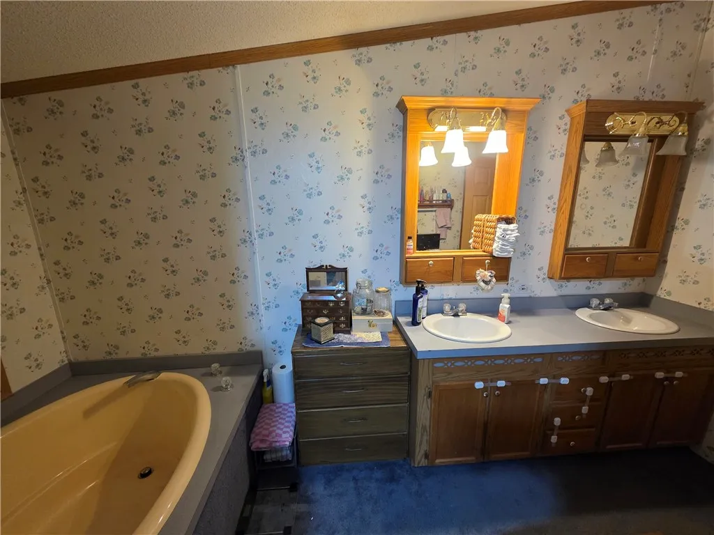 6352 Stillmeadow Way, Williamson, New York 14589, Williamson, New York 14589, 3 Bedrooms Bedrooms, 8 Rooms Rooms,2 BathroomsBathrooms,Residential,For Sale,6352 Stillmeadow Way, Williamson, New York 14589,0,R1650808