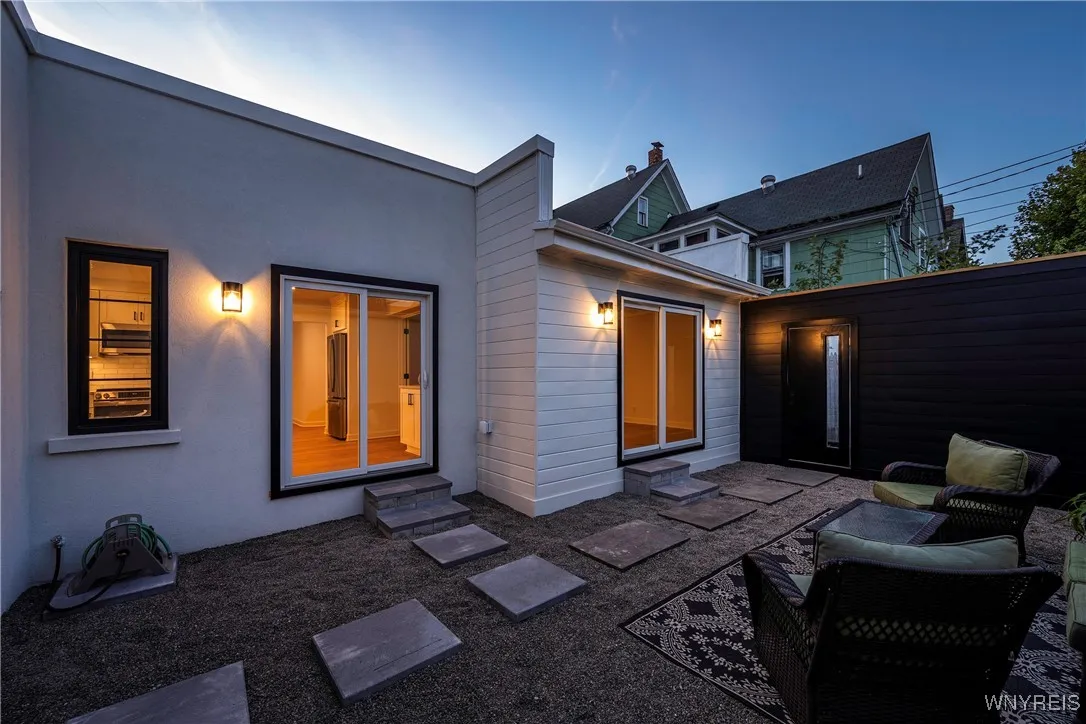 13 Park Street, Buffalo, New York 14201, Buffalo, New York 14201, 2 Bedrooms Bedrooms, 4 Rooms Rooms,1 BathroomBathrooms,Residential,For Sale,13 Park Street, Buffalo, New York 14201,0,B1650675