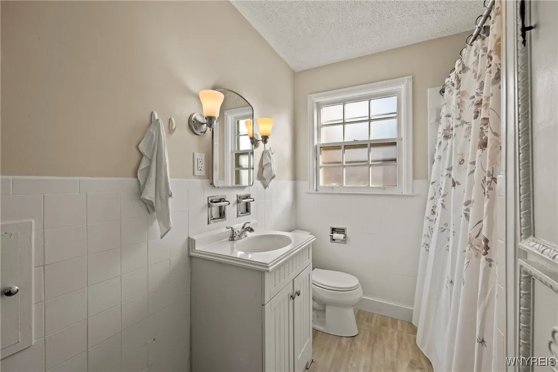 42 Jasper Drive, Amherst, New York 14226, Amherst, New York 14226, 4 Bedrooms Bedrooms, 9 Rooms Rooms,2 BathroomsBathrooms,Residential,For Sale,42 Jasper Drive, Amherst, New York 14226,0,B1650687