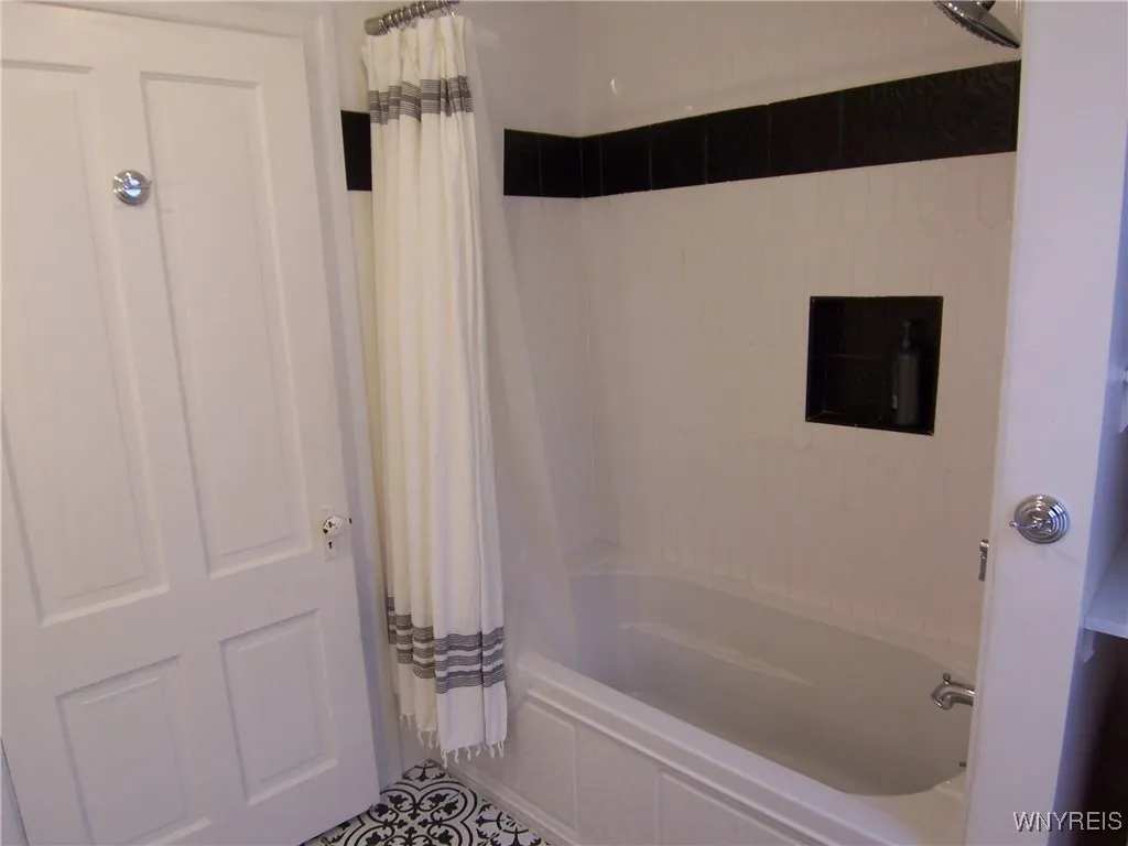 48 Ellicott Avenue, Batavia City, New York 14020, Batavia City, New York 14020, 4 Bedrooms Bedrooms, 9 Rooms Rooms,2 BathroomsBathrooms,Residential,For Sale,48 Ellicott Avenue, Batavia City, New York 14020,0,B1649285