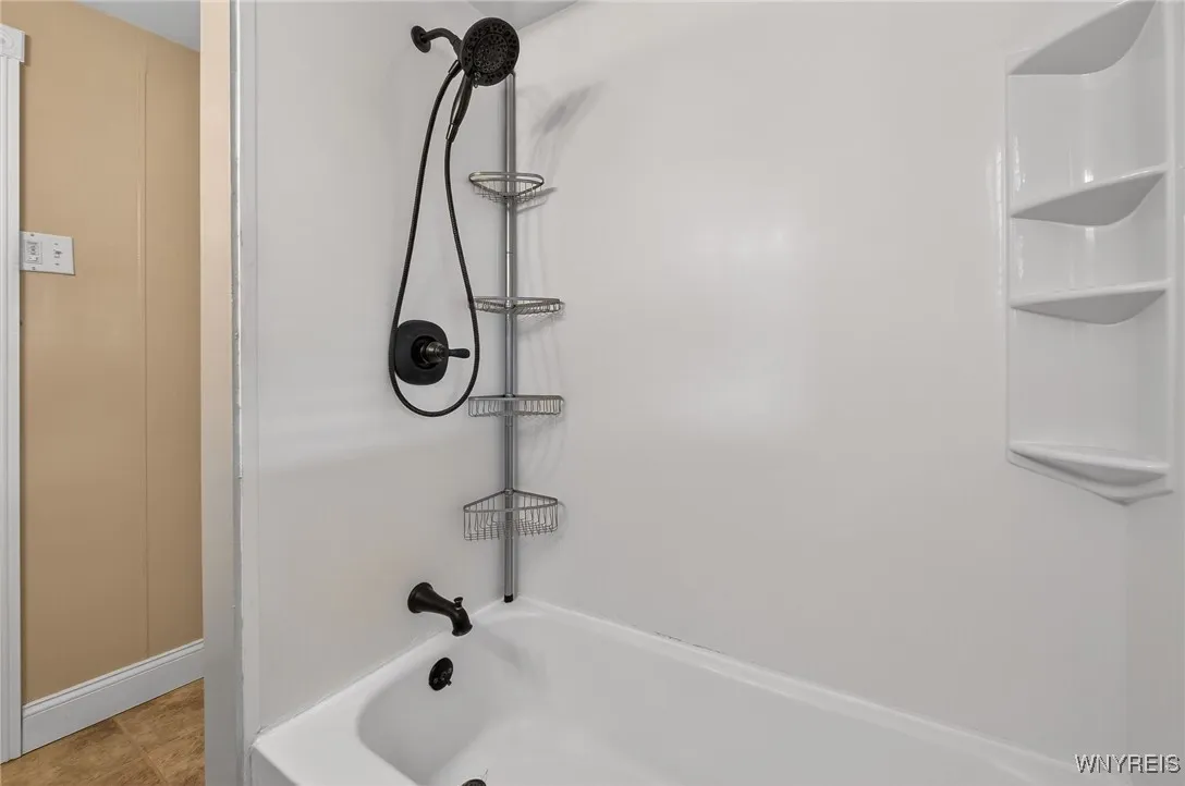 557 Meadowbrook Drive, Lewiston, New York 14092, Lewiston, New York 14092, 3 Bedrooms Bedrooms, 7 Rooms Rooms,1 BathroomBathrooms,Residential,For Sale,557 Meadowbrook Drive, Lewiston, New York 14092,0,B1650653