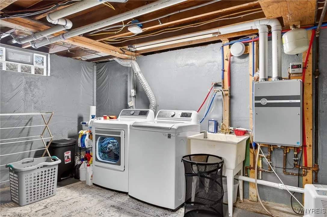 557 Meadowbrook Drive, Lewiston, New York 14092, Lewiston, New York 14092, 3 Bedrooms Bedrooms, 7 Rooms Rooms,1 BathroomBathrooms,Residential,For Sale,557 Meadowbrook Drive, Lewiston, New York 14092,0,B1650653