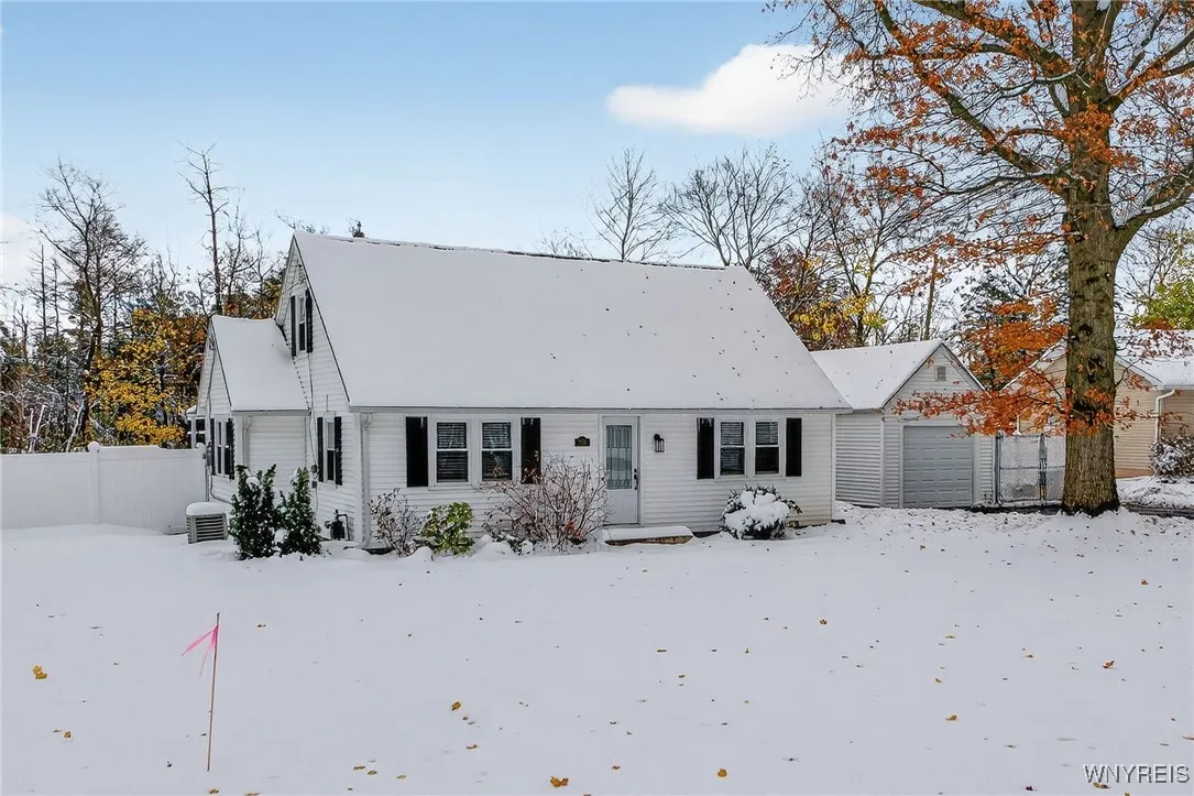 557 Meadowbrook Drive, Lewiston, New York 14092, Lewiston, New York 14092, 3 Bedrooms Bedrooms, 7 Rooms Rooms,1 BathroomBathrooms,Residential,For Sale,557 Meadowbrook Drive, Lewiston, New York 14092,0,B1650653